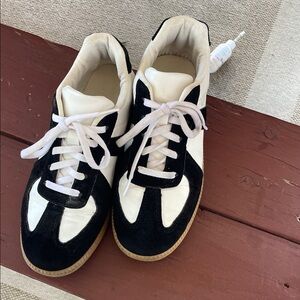 Black and White Women's Casual Sneakers
